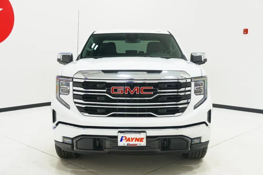 2026 GMC Sierra 1500 SLT's photo