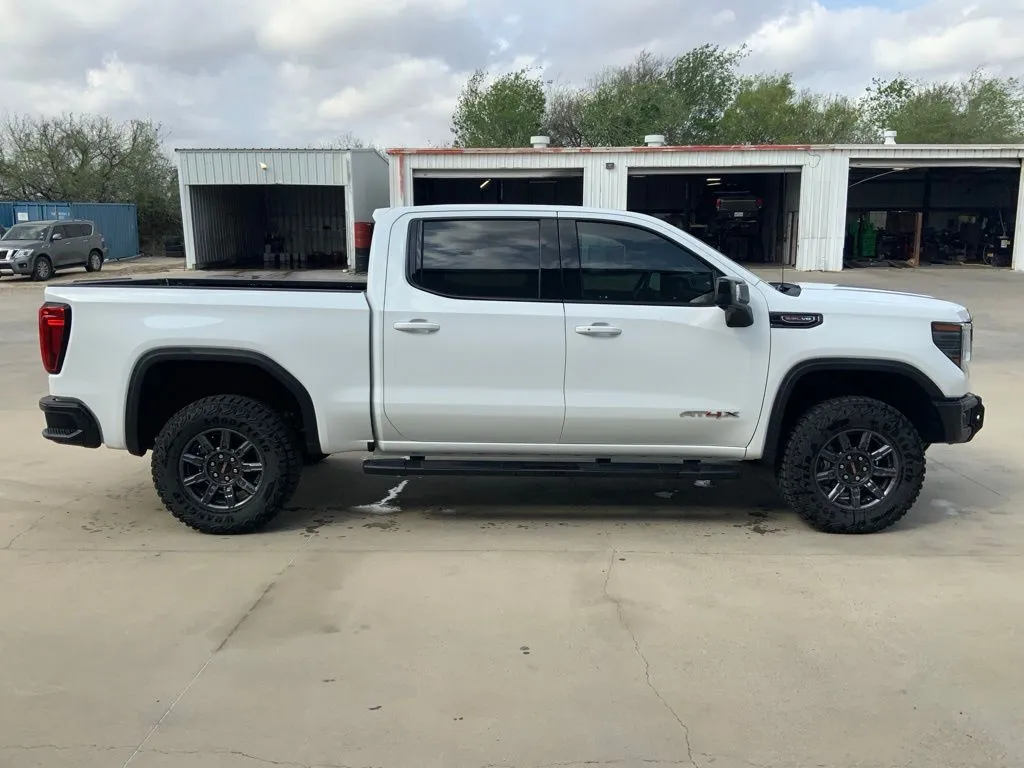2025 GMC Sierra 1500 AT4X
