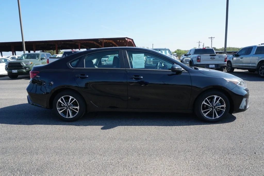 2024 KIA Forte LXS