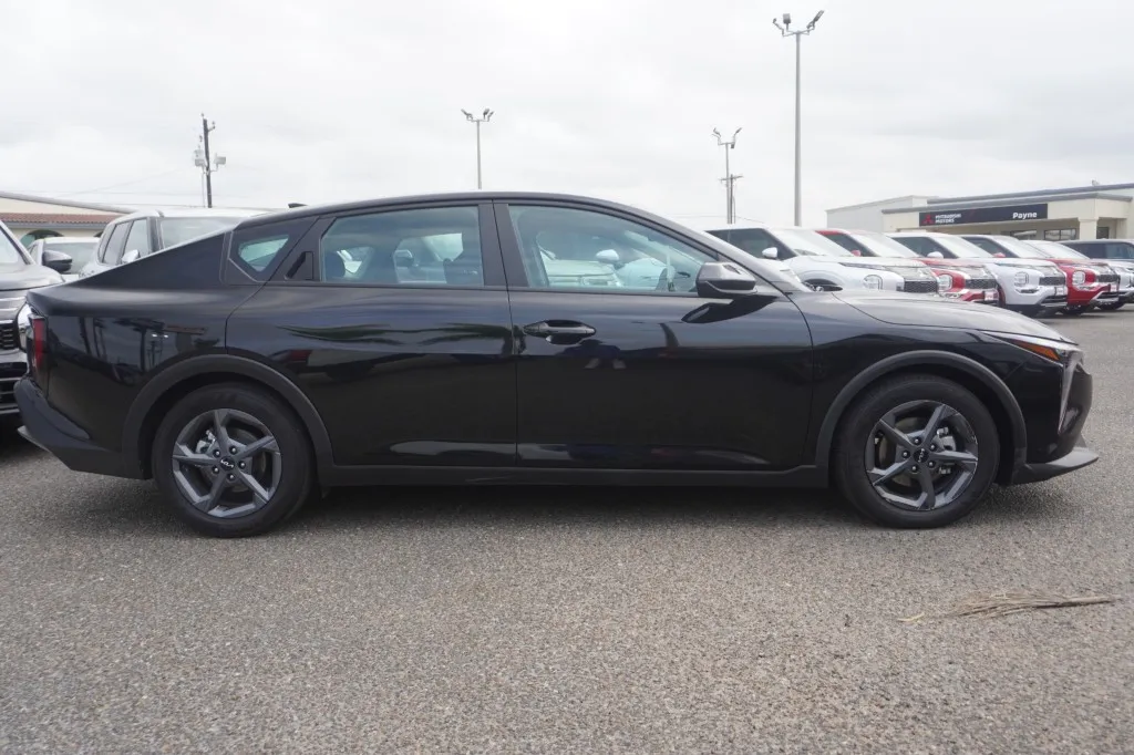 2025 KIA K4 LXS
