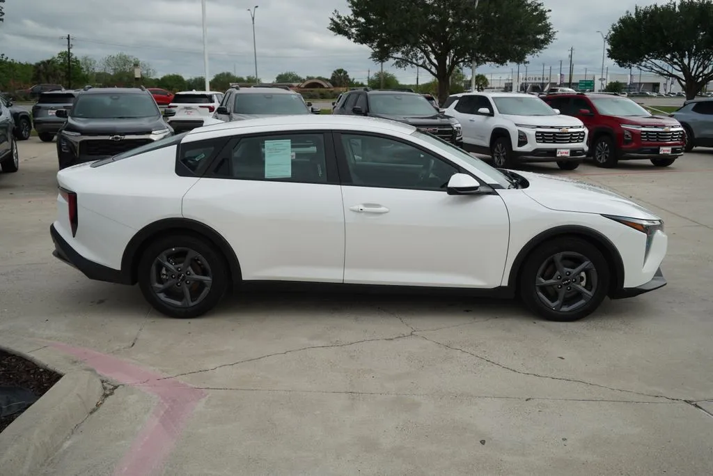 2025 KIA K4 LXS