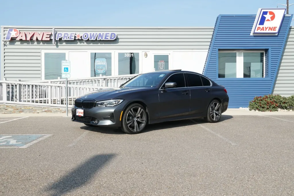 2020 BMW 3 Series 330i's photo