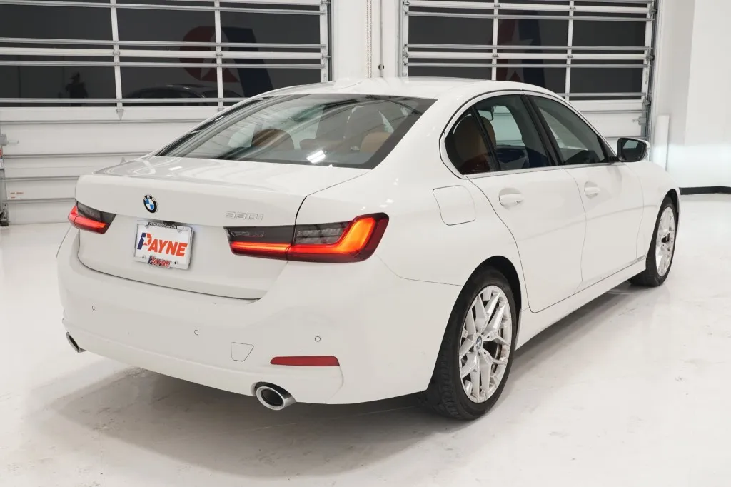 2025 BMW 3 Series 330i