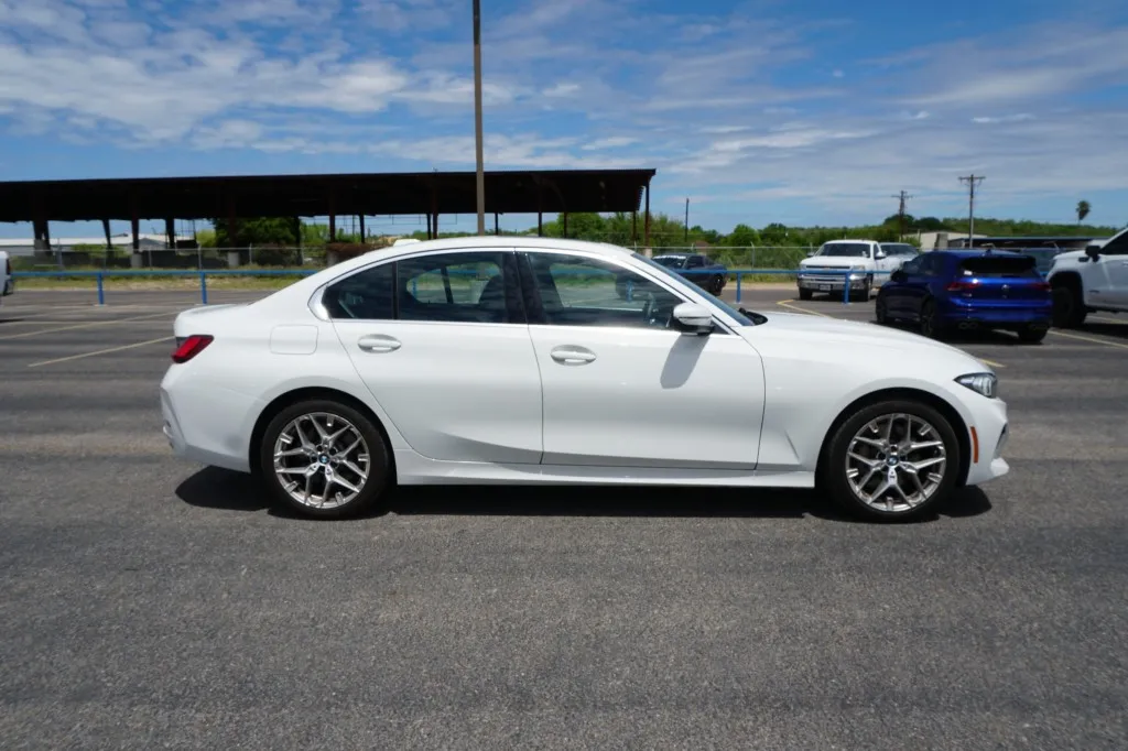 2025 BMW 3 Series 330i xDrive