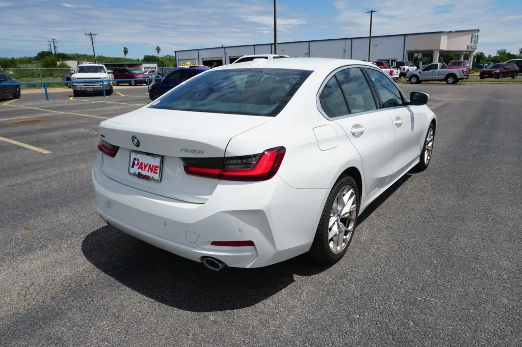 2025 BMW 3 Series 330i xDrive