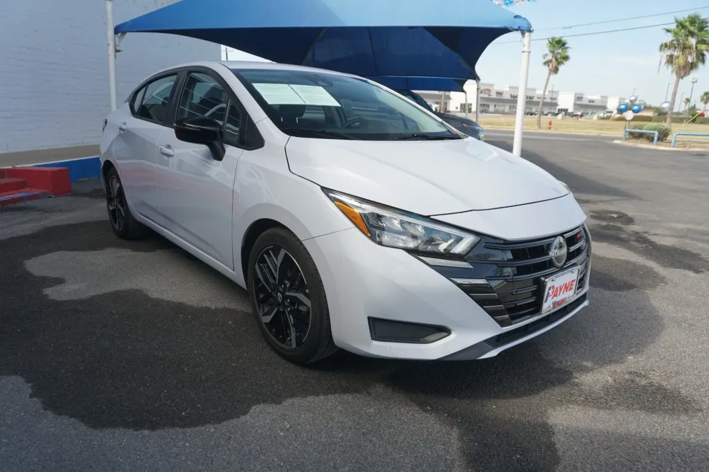 2025 Nissan Versa SR