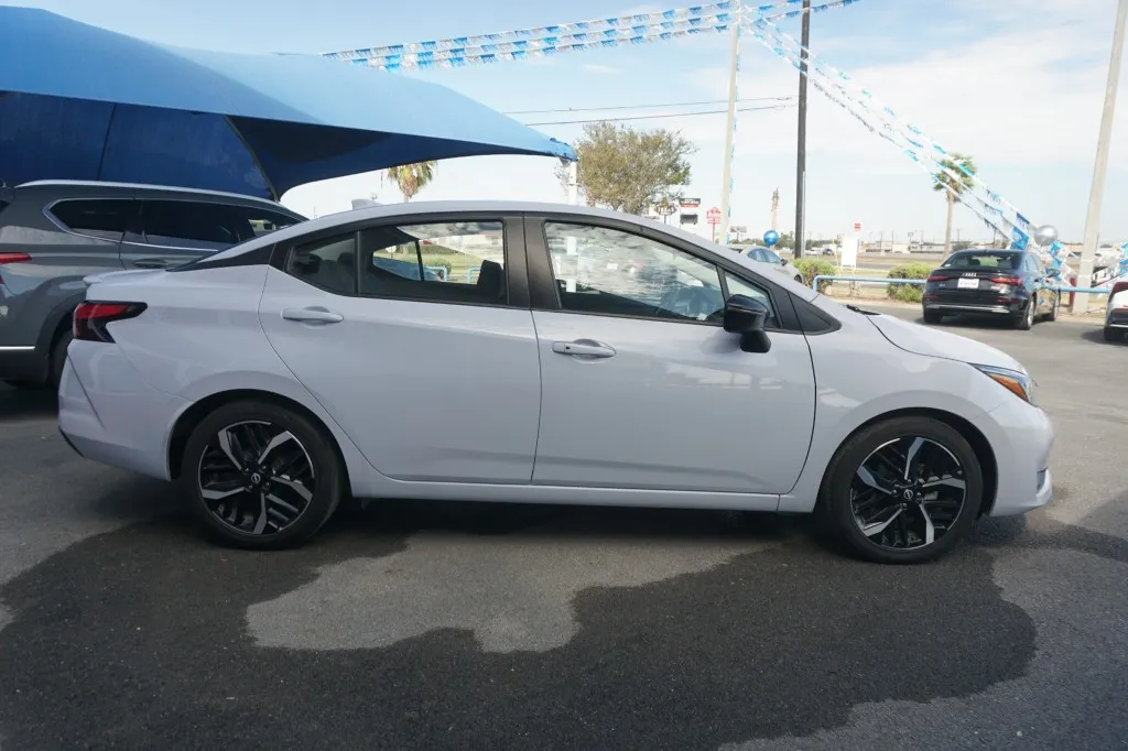 2025 Nissan Versa SR