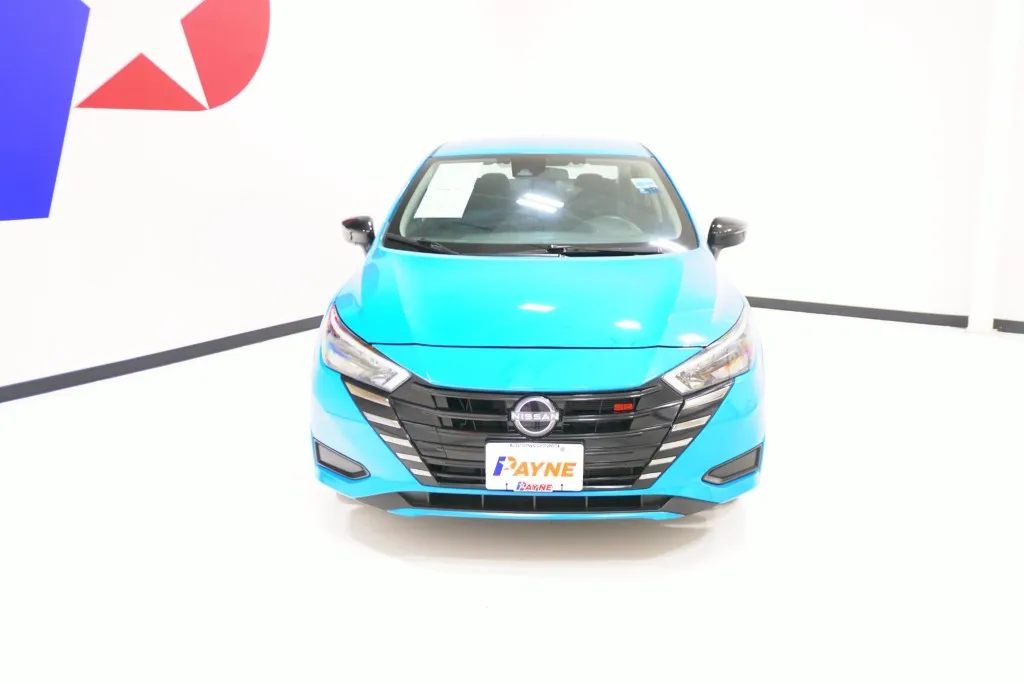 2025 Nissan Versa SR