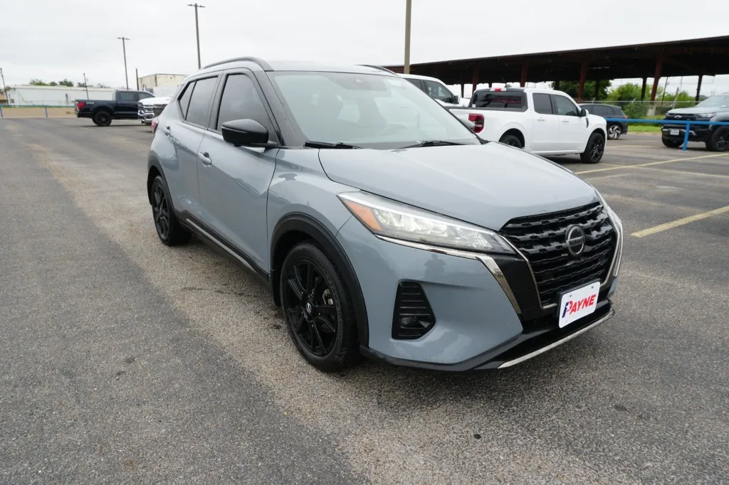 2021 Nissan Kicks SR