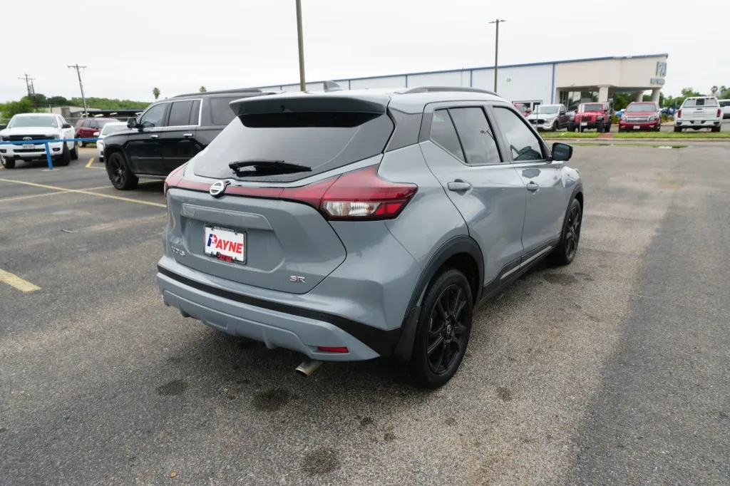 2021 Nissan Kicks SR