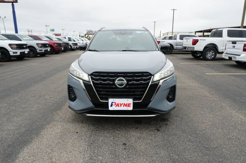 2021 Nissan Kicks SR