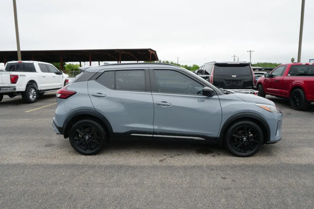 2021 Nissan Kicks SR