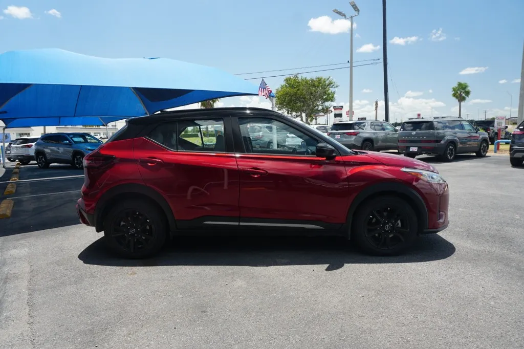 2023 Nissan Kicks SR