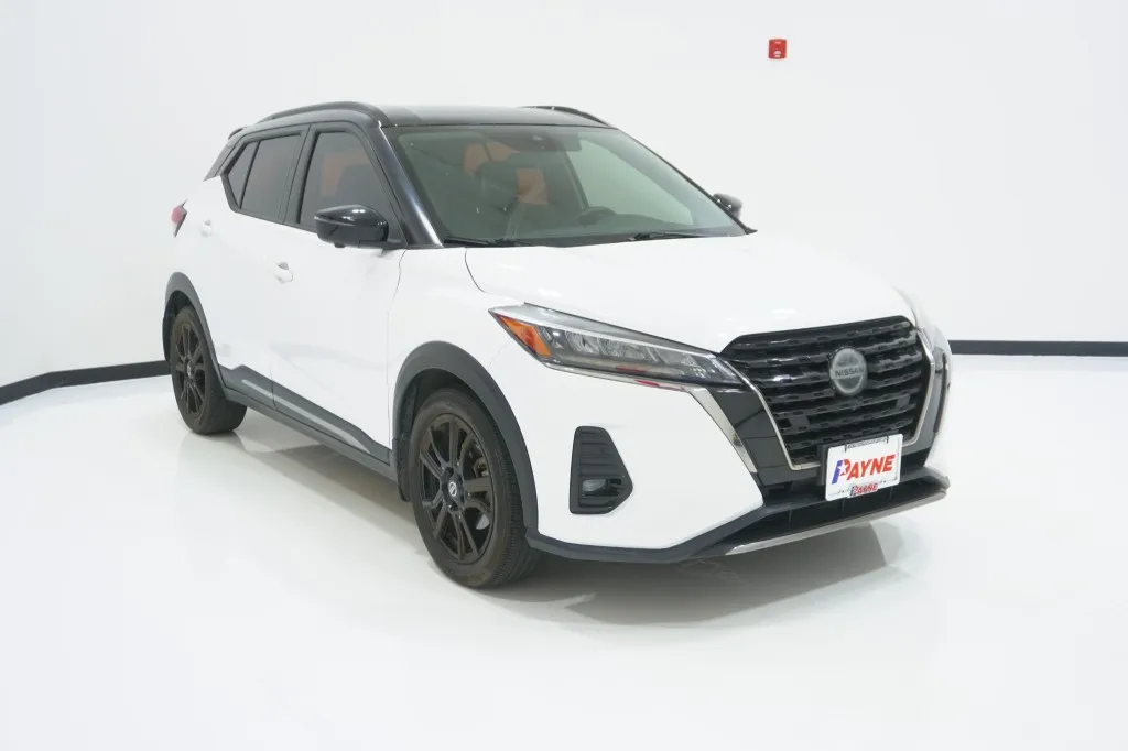 2021 Nissan Kicks SR
