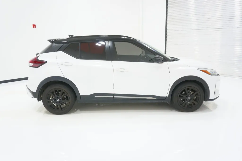 2021 Nissan Kicks SR