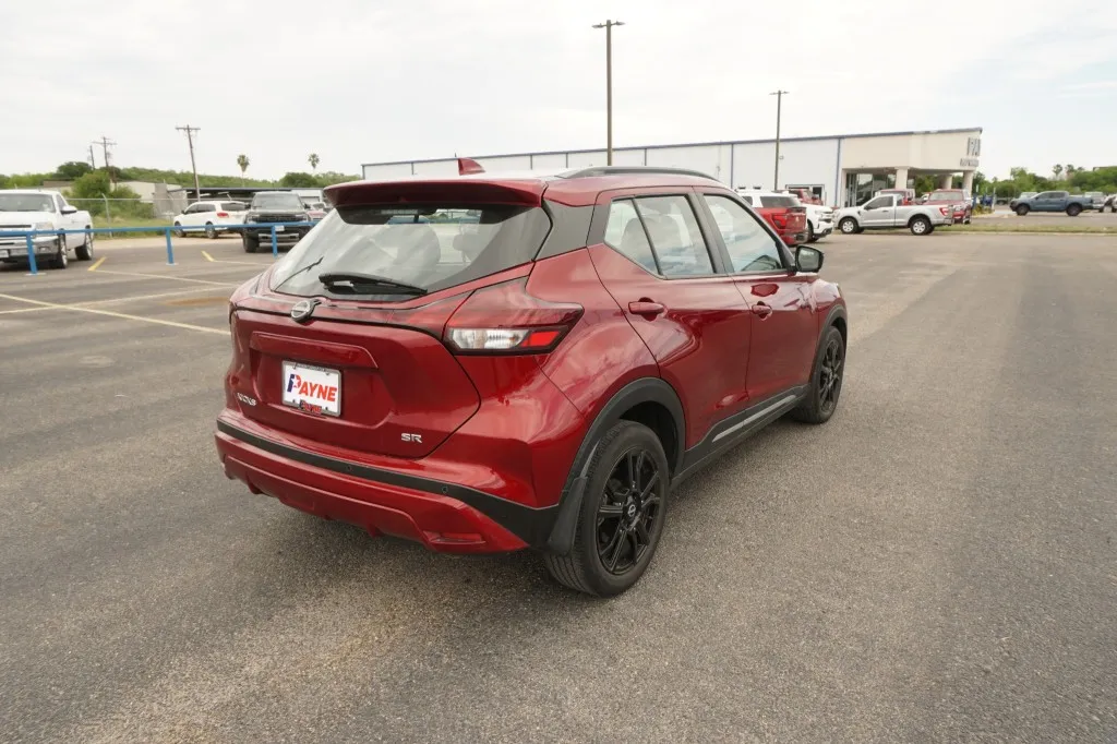 2023 Nissan Kicks SR