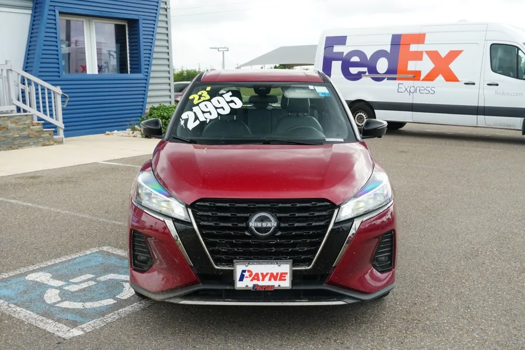 2023 Nissan Kicks SR