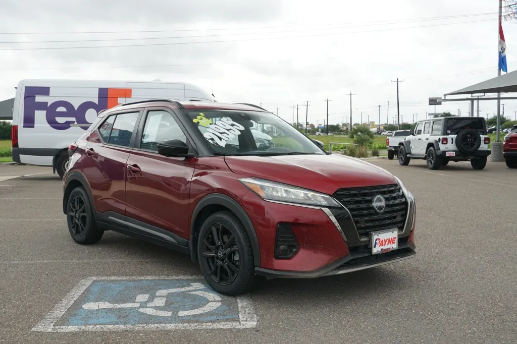 2023 Nissan Kicks SR