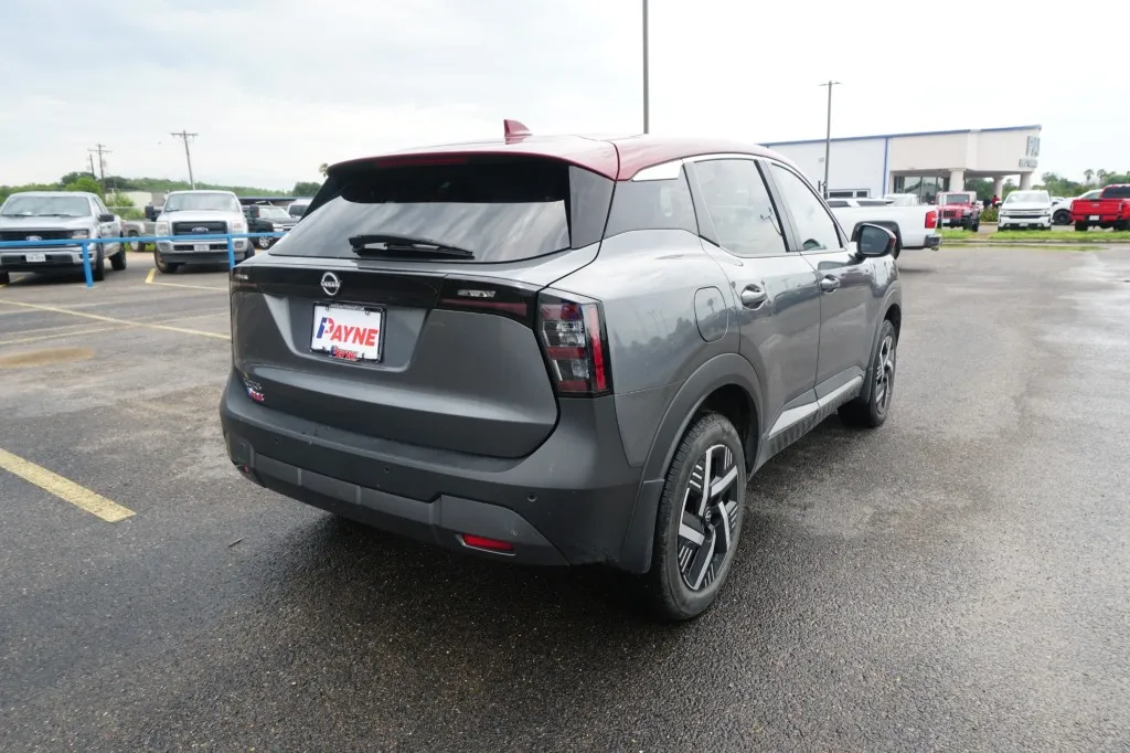 2025 Nissan Kicks SV