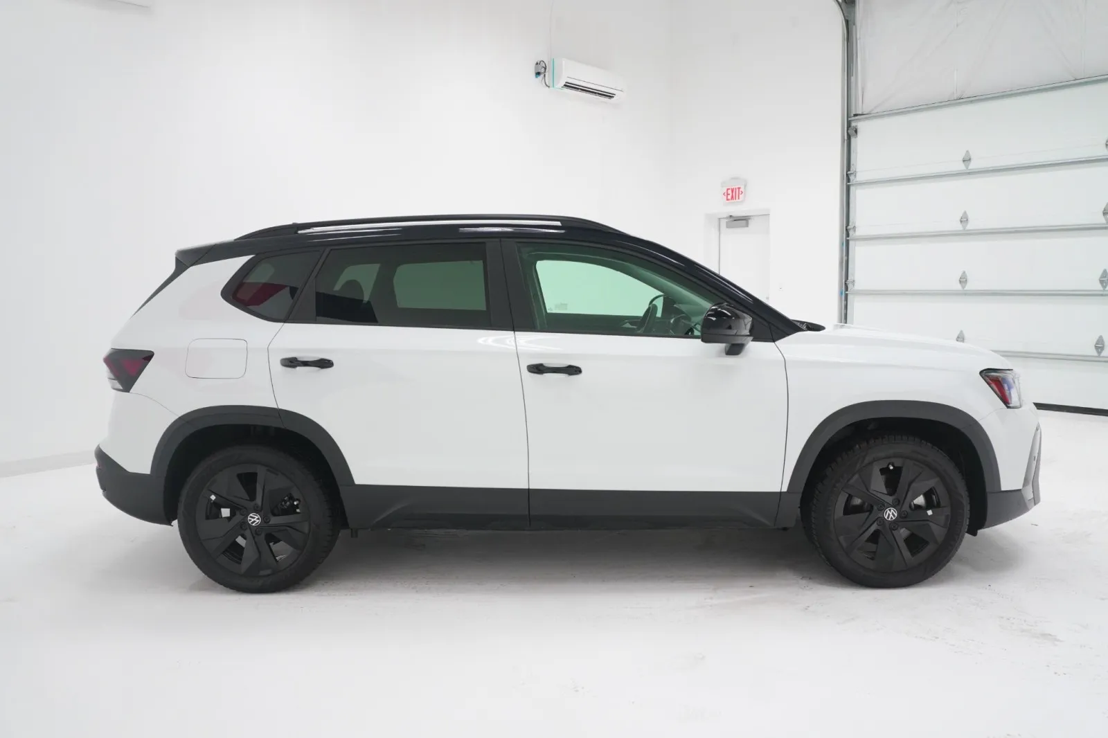 2026 Volkswagen Taos SE Black