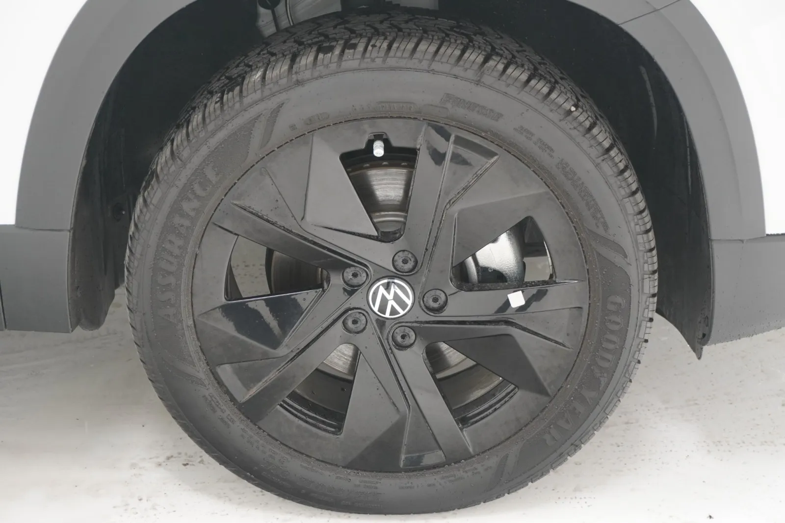 2026 Volkswagen Taos SE Black
