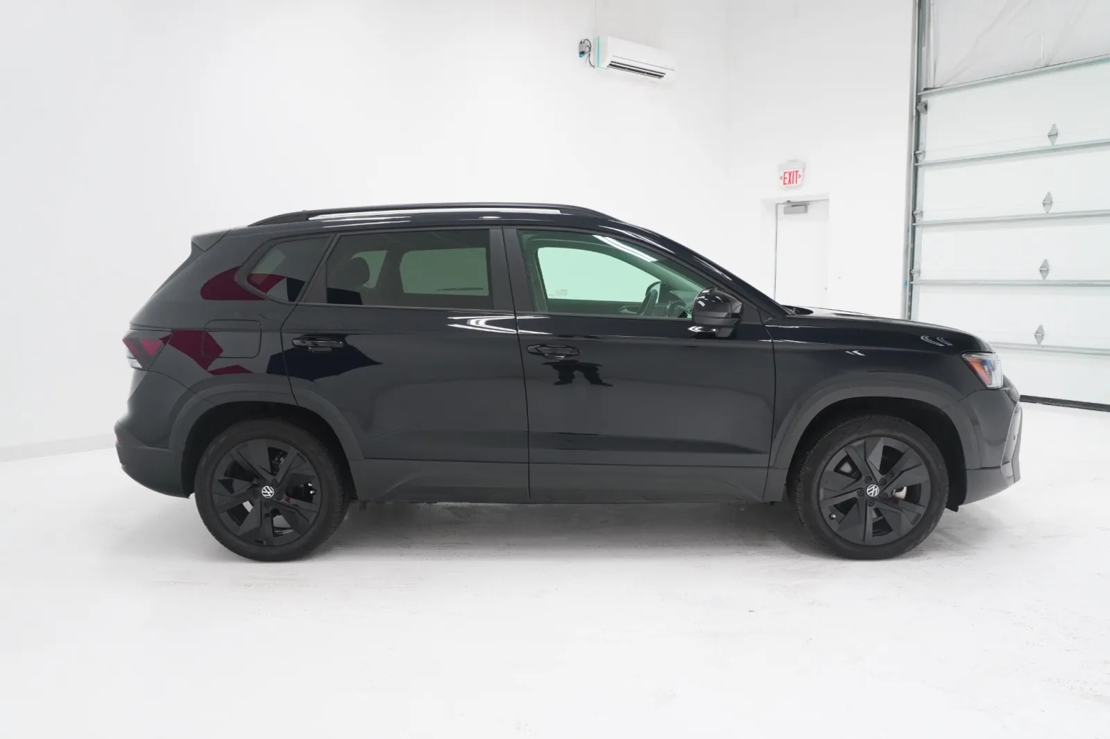 2026 Volkswagen Taos SE Black