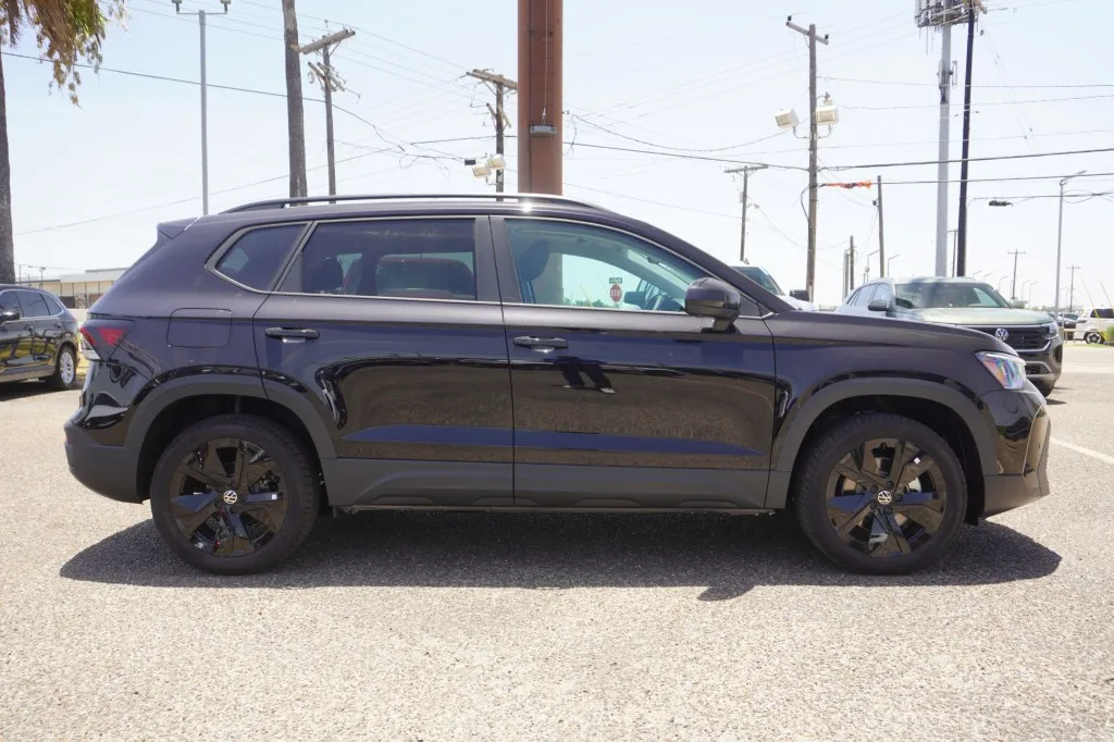 2026 Volkswagen Taos SE Black