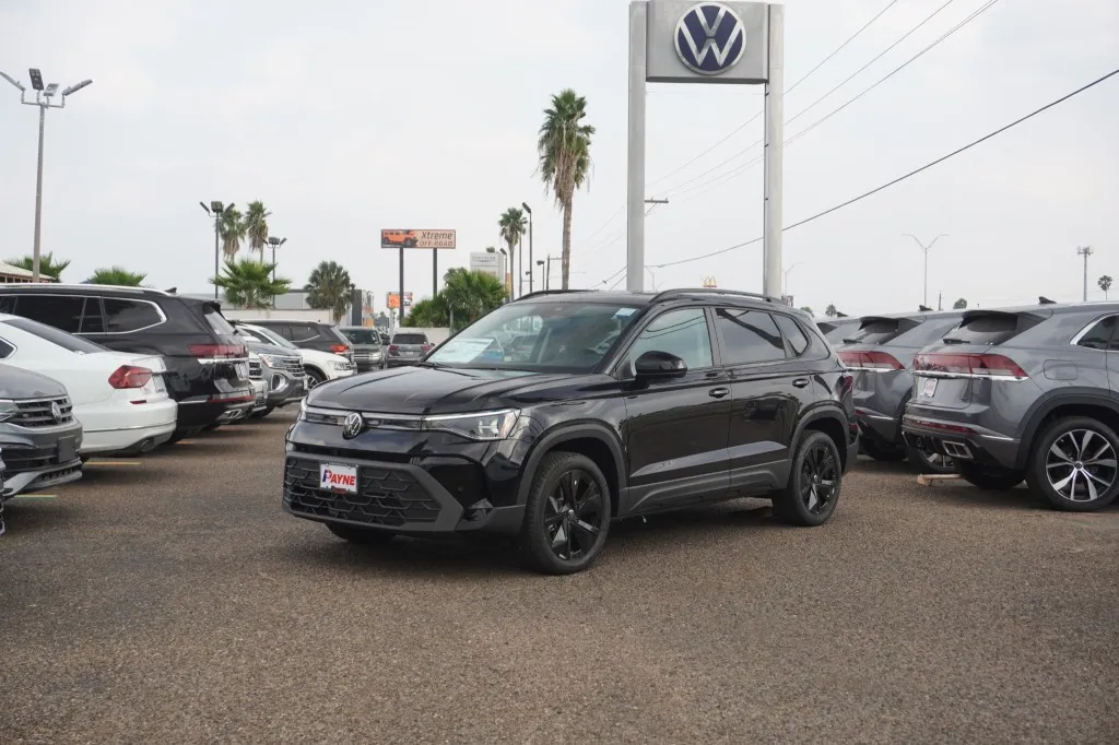 2026 Volkswagen Taos SE Black