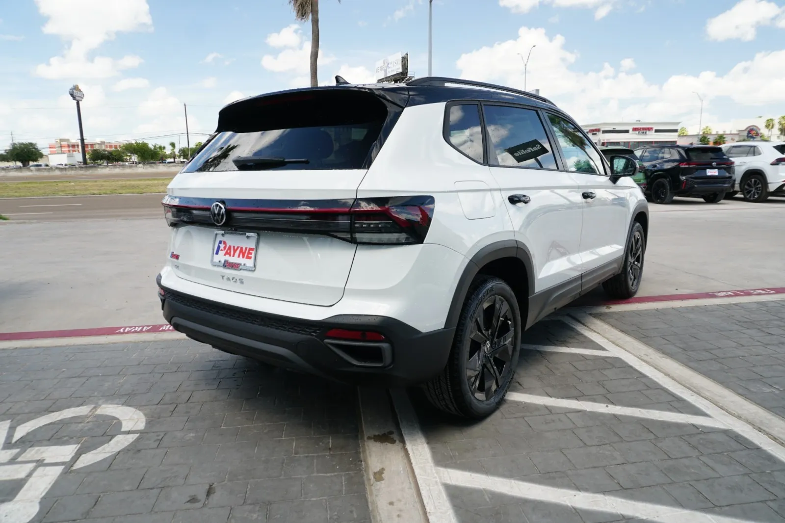 2025 Volkswagen Taos SE Black