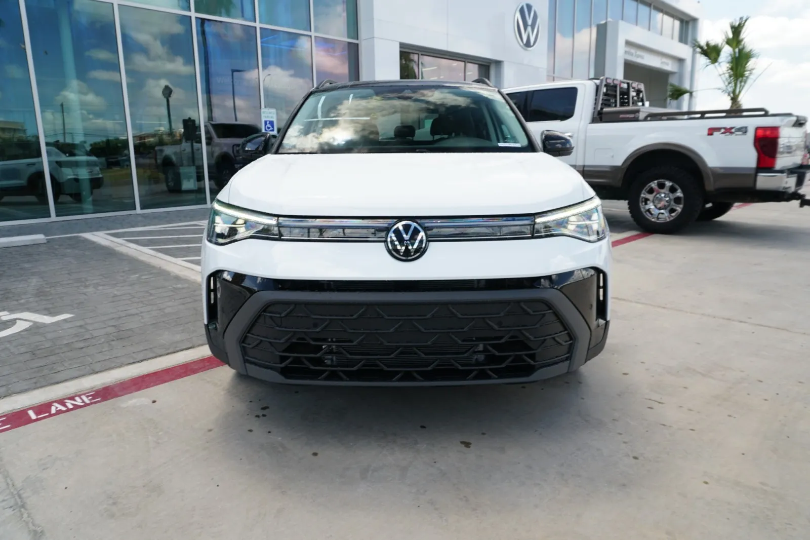 2025 Volkswagen Taos SE Black