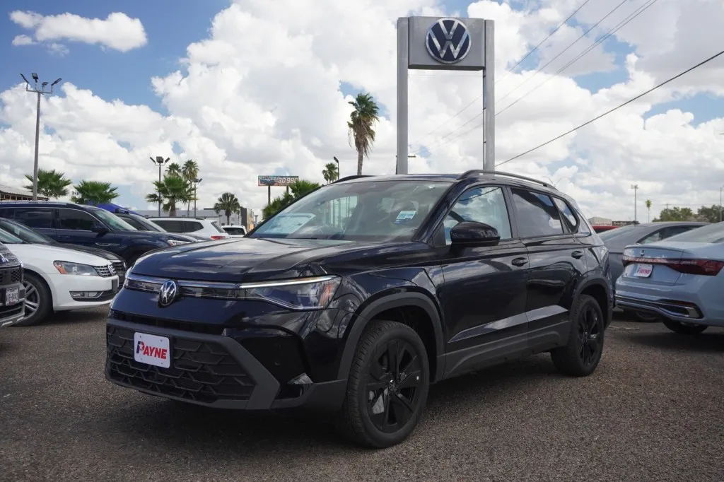 2027 Volkswagen Taos SE Black