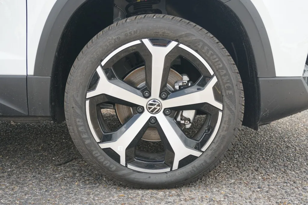 2026 Volkswagen Taos SEL