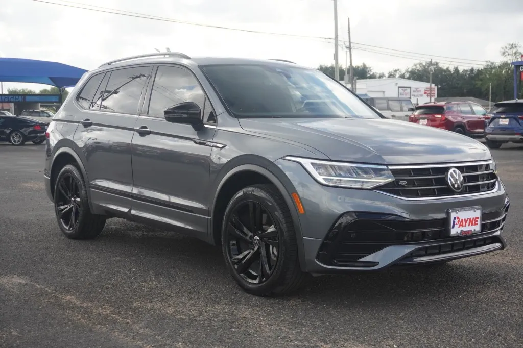 2023 Volkswagen Tiguan SE R-Line Black