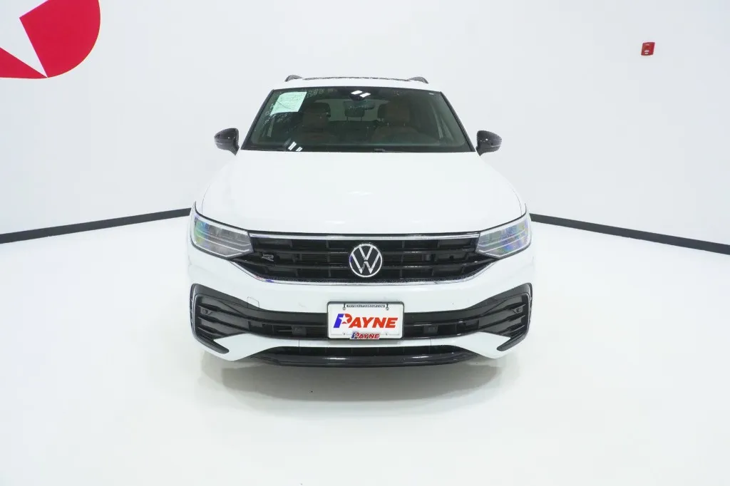 2023 Volkswagen Tiguan SE R-Line Black