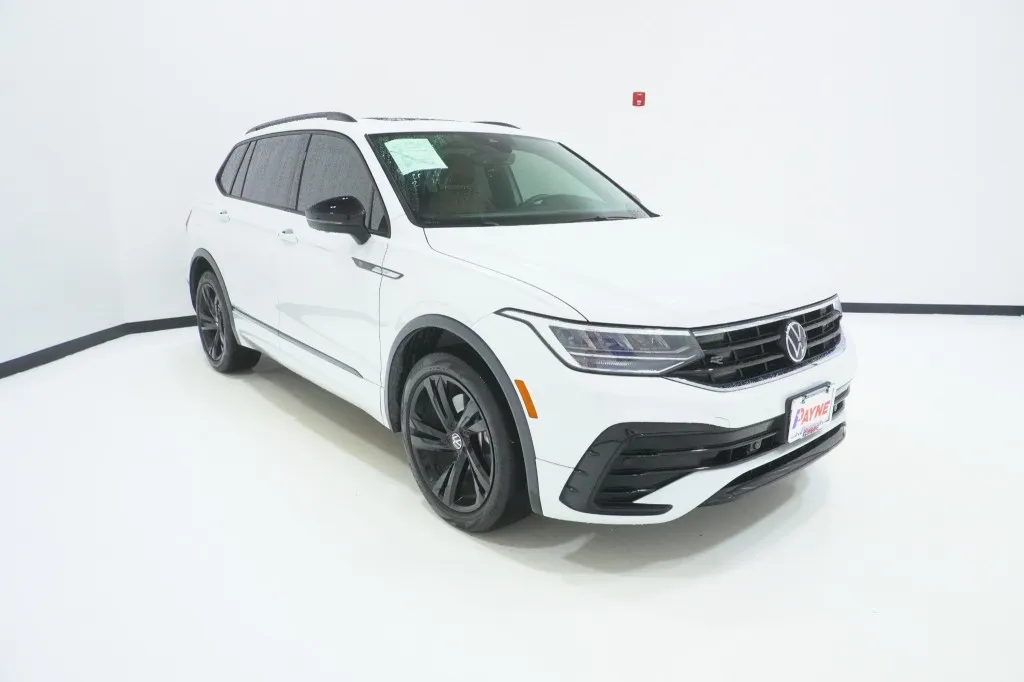 2023 Volkswagen Tiguan SE R-Line Black