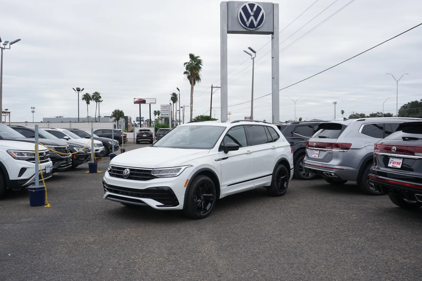 2024 Volkswagen Tiguan SE R-Line Black