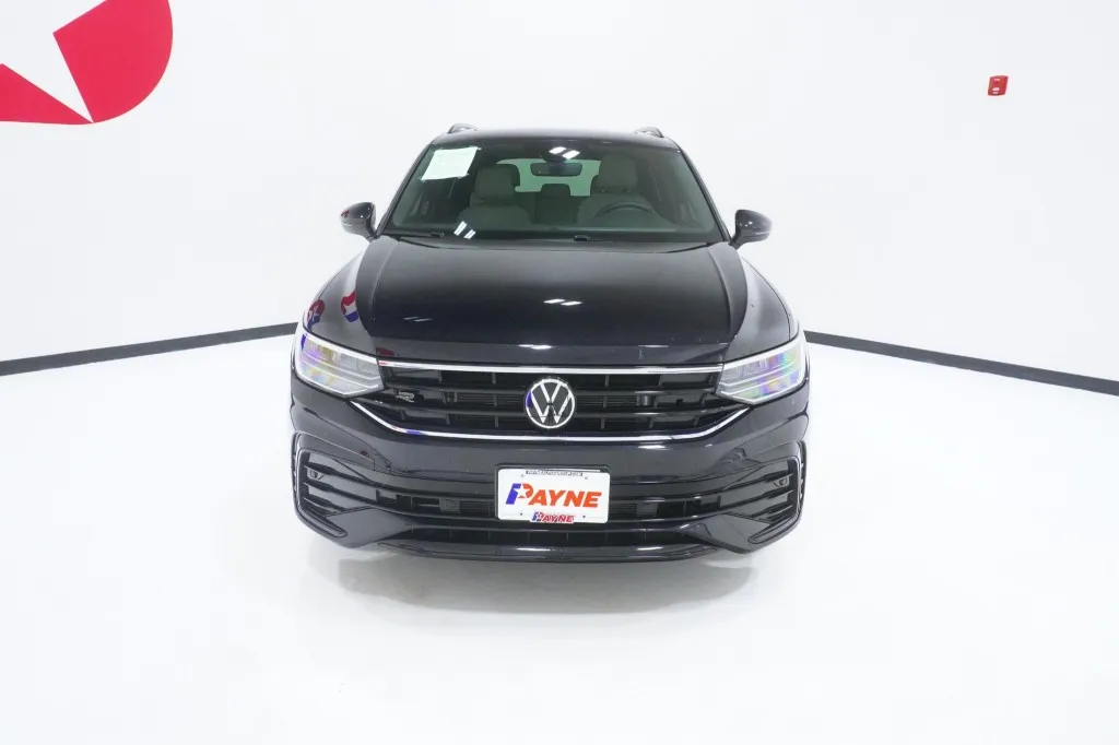 2024 Volkswagen Tiguan SE R-Line Black