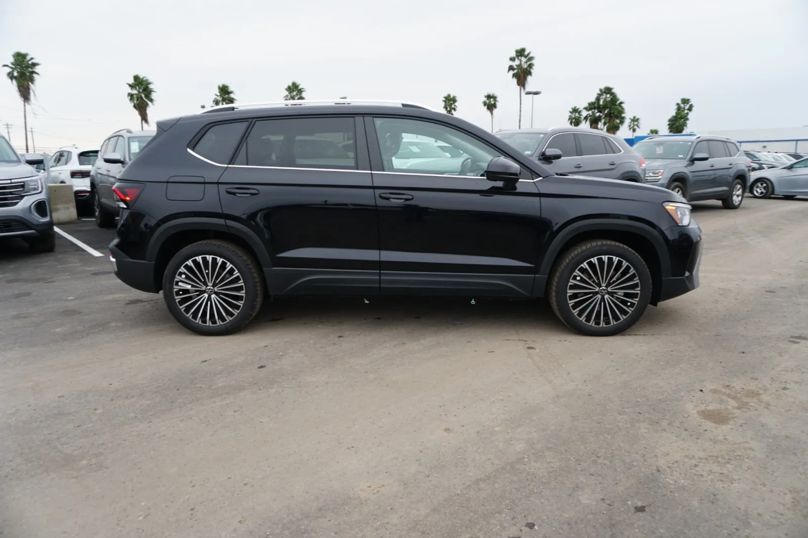 2025 Volkswagen Taos SE