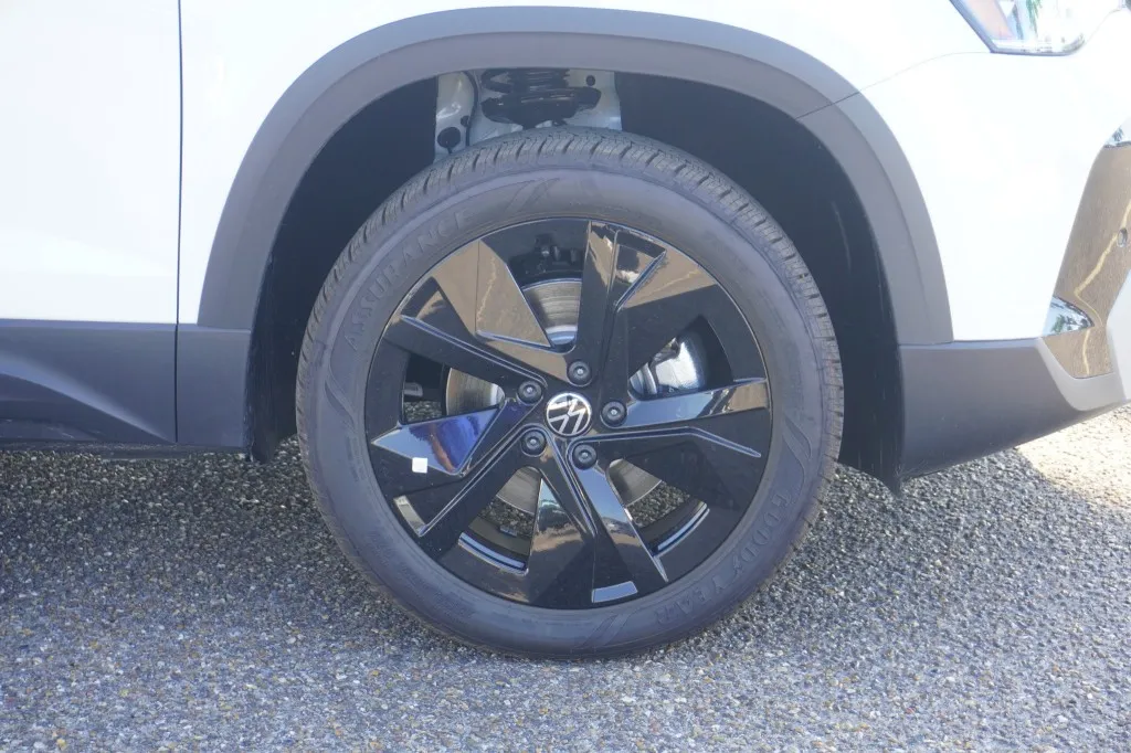 2026 Volkswagen Taos SE