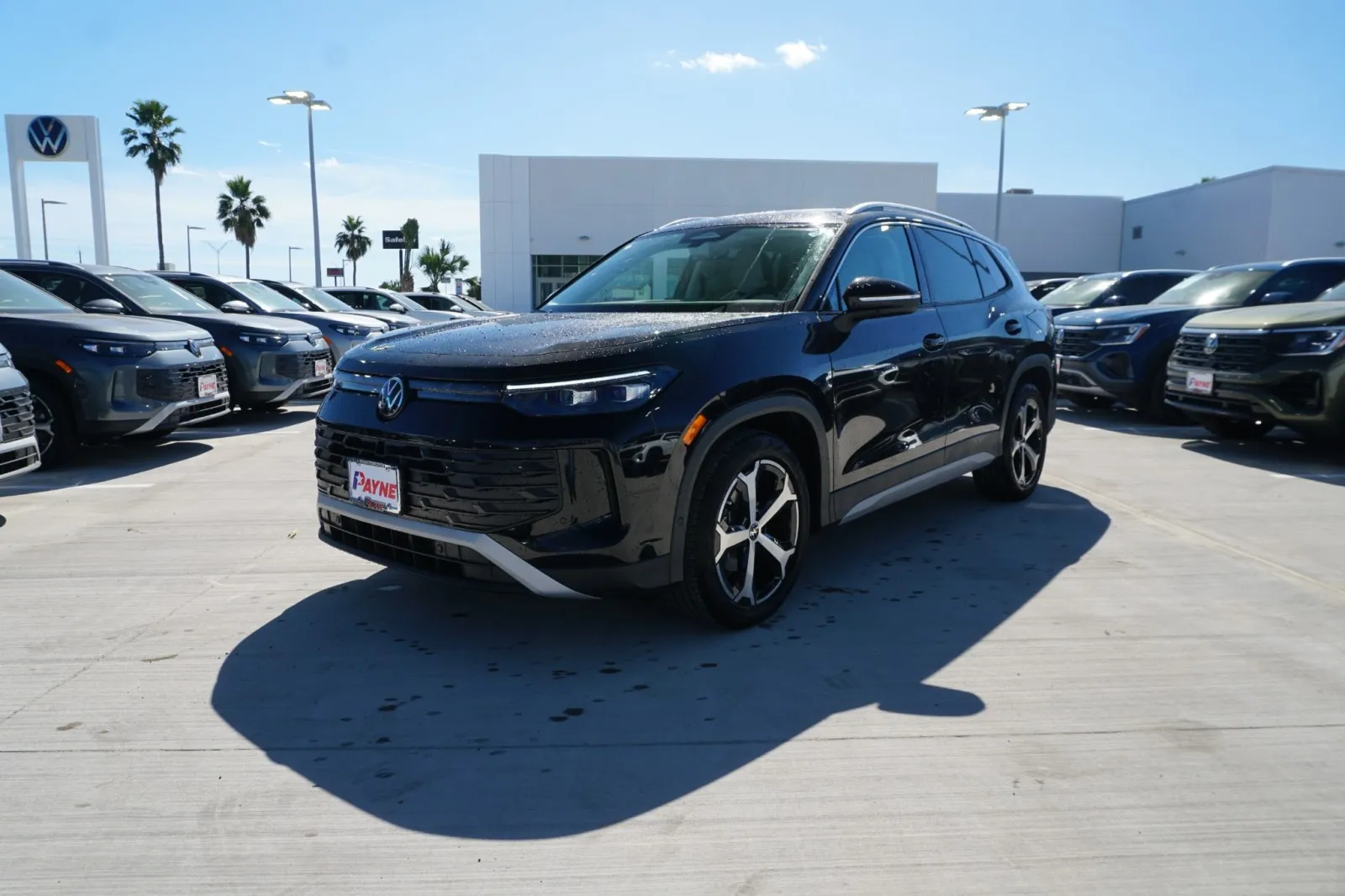 2026 Volkswagen Tiguan SE's photo