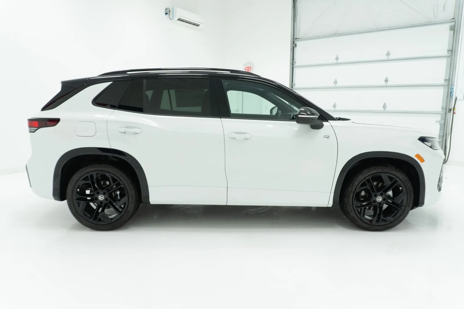 2027 Volkswagen Tiguan SE R-Line Black
