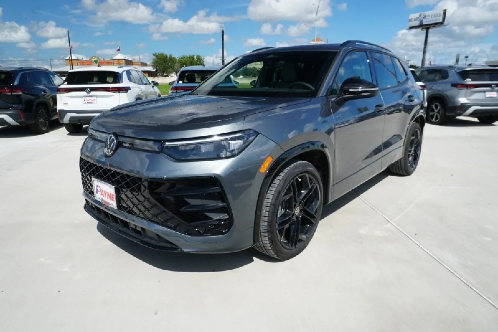 2026 Volkswagen Tiguan SE R-LINE BLACK's photo