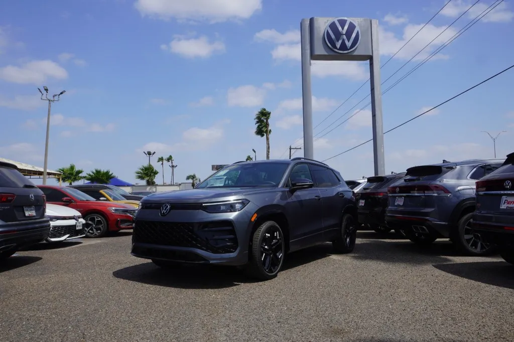 2026 Volkswagen Tiguan SE R-Line Black