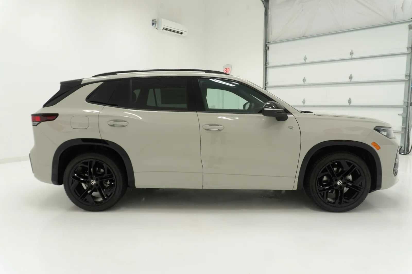2026 Volkswagen Tiguan SE R-Line Black 2026 Volkswagen Tiguan SE R-Line Black