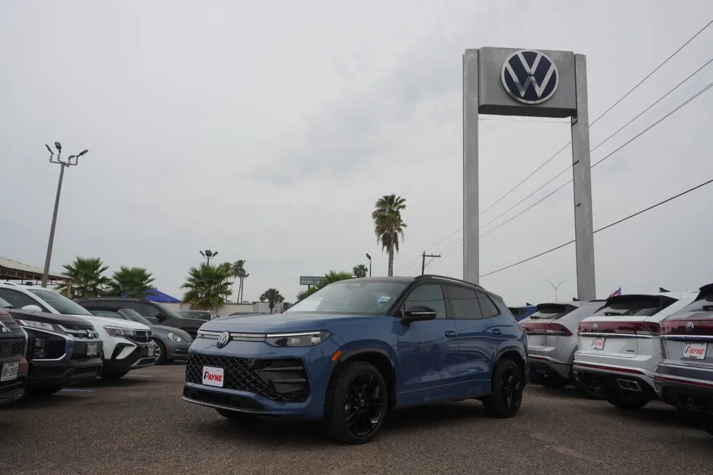 2026 Volkswagen Tiguan SE R-Line Black