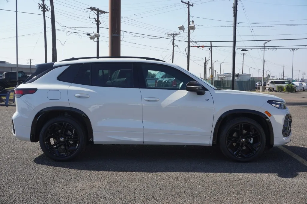 2026 Volkswagen Tiguan SE R-Line Black