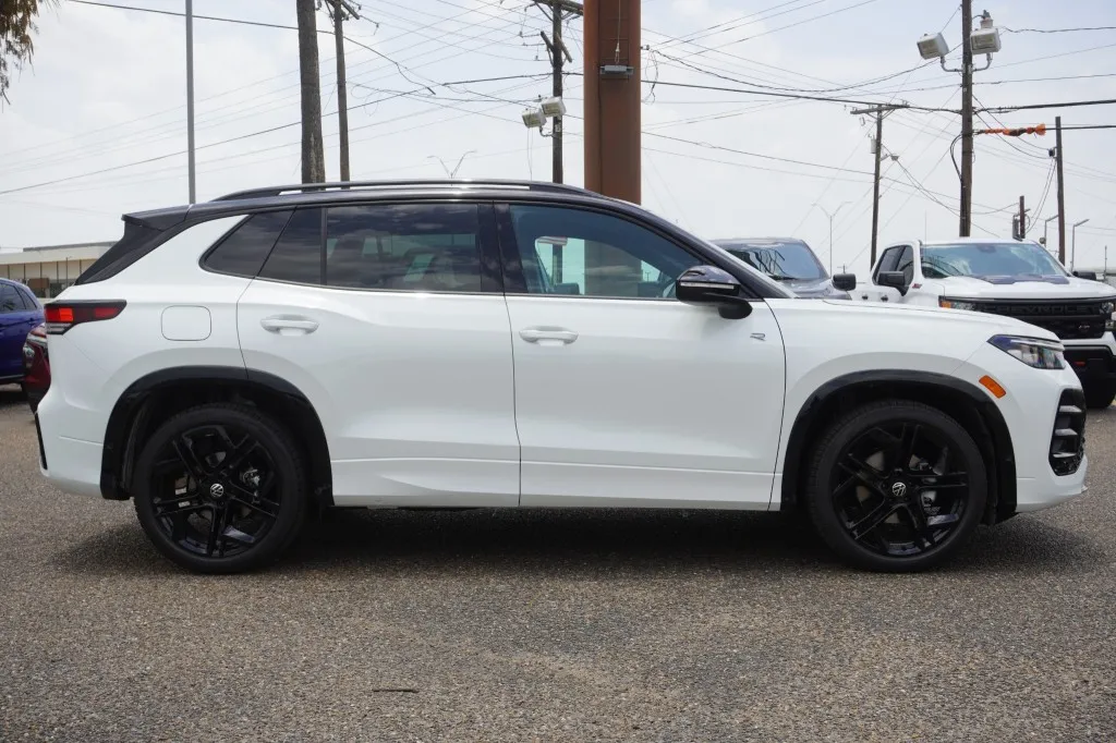 2026 Volkswagen Tiguan SE R-Line Black