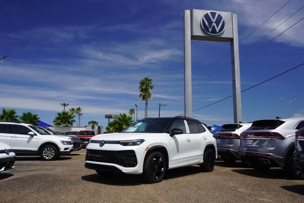 2026 Volkswagen Tiguan SE R-Line Black