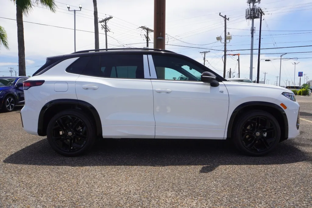 2026 Volkswagen Tiguan SE R-Line Black
