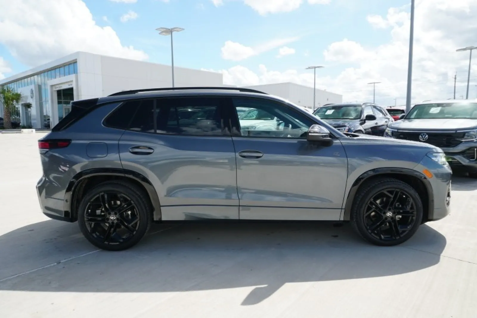 2026 Volkswagen Tiguan SE R-Line Black 2026 Volkswagen Tiguan SE R-Line Black